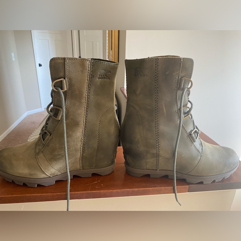 Sorel green boots